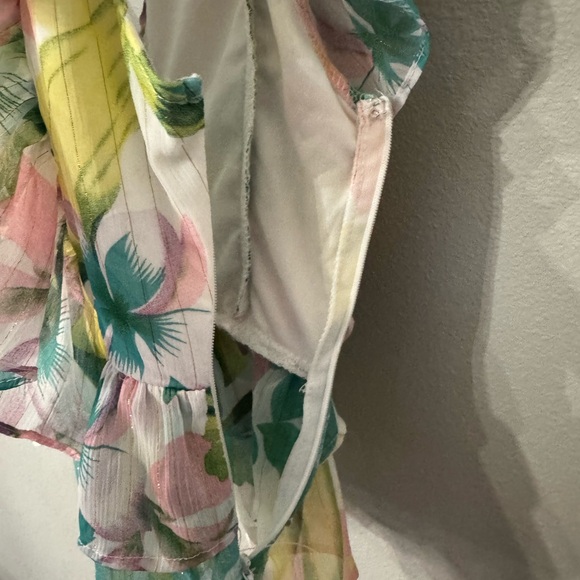 Floral V-Neck Ruffle Top - Picture 3 of 6